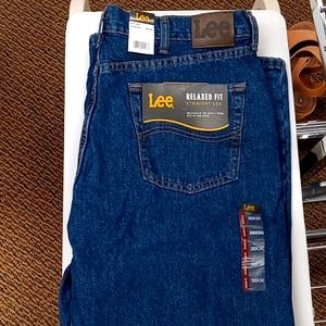 MENS LEE JEANS DARK WASH RELAXED FIT LINED 36 X 30 BRAND NEW WITH TAGS.